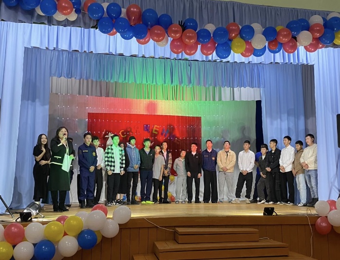 Все различны-Все равны